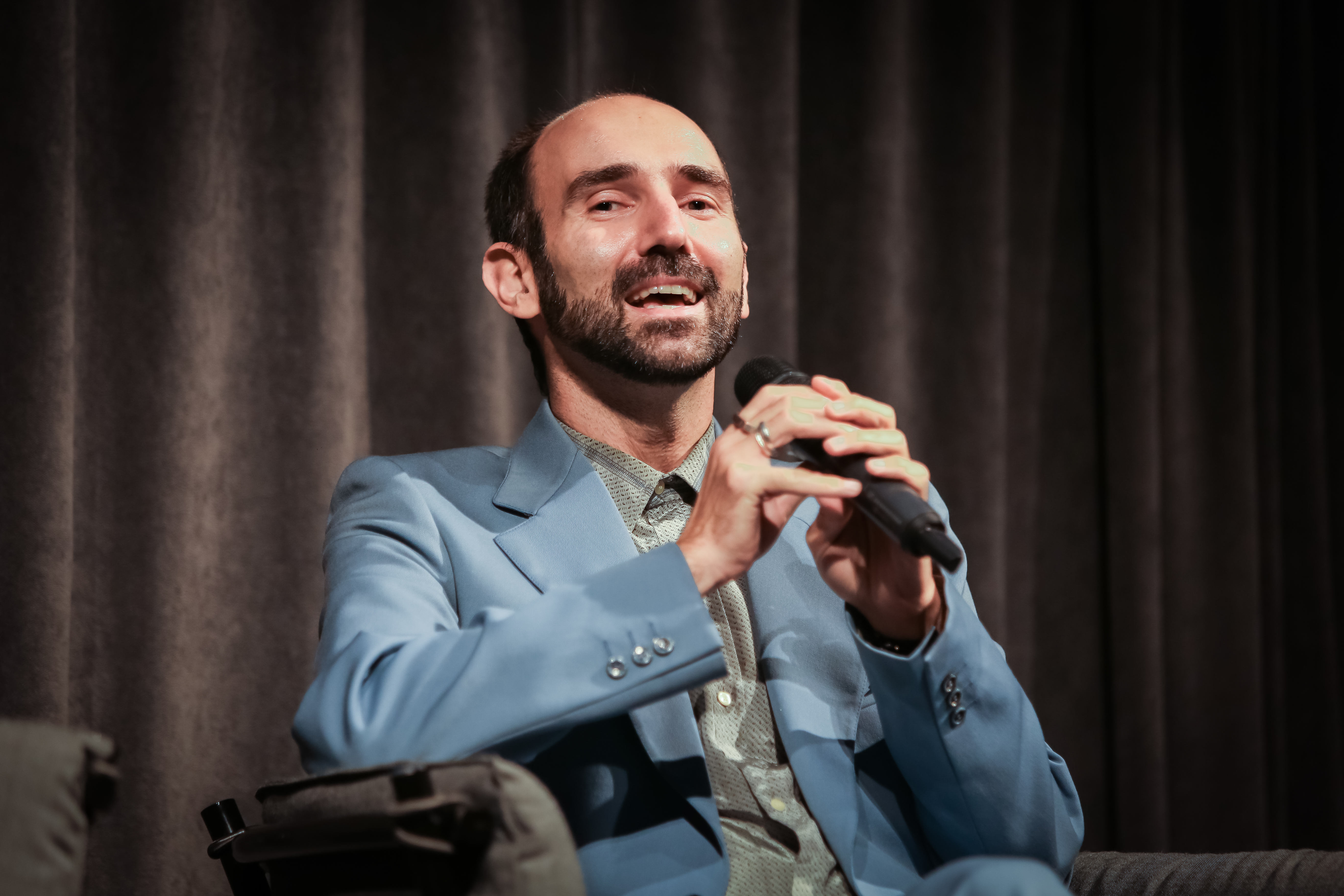 Dr. Hakan Karaosman giving a speech 